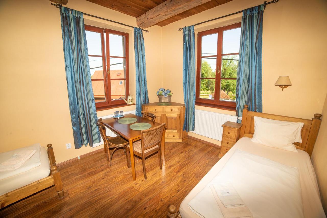 Hotel Stary Dum Cernosice Exterior foto